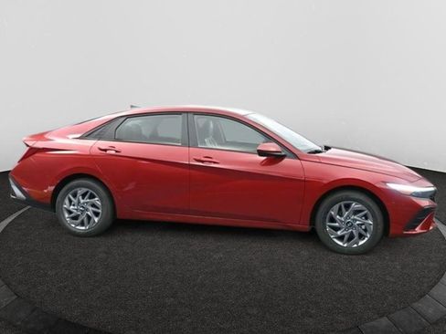 Used 2025 Hyundai Elantra Blue image 8