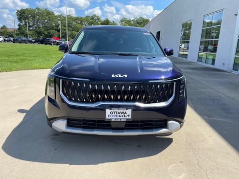 New 2027 Kia Carnival FWD image 3