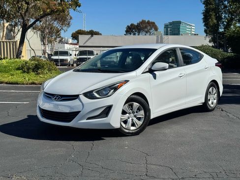 Used 2016 Hyundai Elantra SE image 2