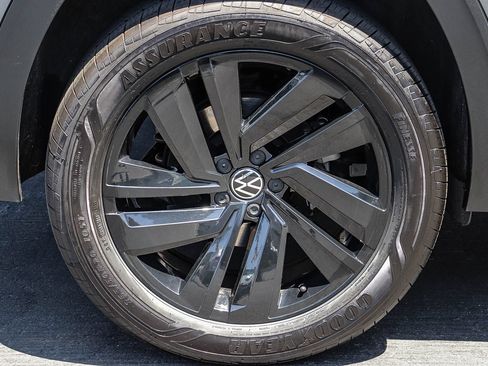 Used 2023 Volkswagen Atlas Cross Sport SE w/ Panoramic Sunroof Package FWD image 13