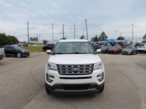 Used 2017 Ford Explorer Limited w/ Equipment Group 301A FWD image 6