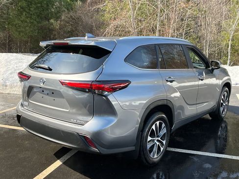 Used 2025 Toyota Highlander XLE image 5