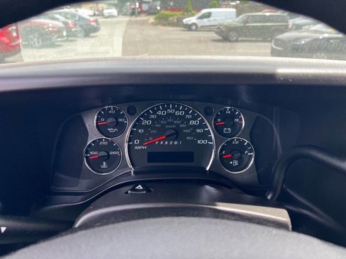 Used 2019 Chevrolet Express 2500 RWD image 17