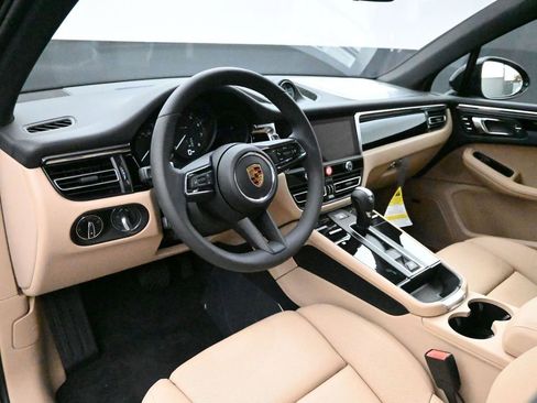 New 2025 Porsche Macan image 4