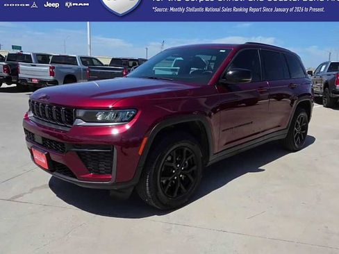 Certified 2026 Jeep Grand Cherokee Altitude AWD/4WD image 4