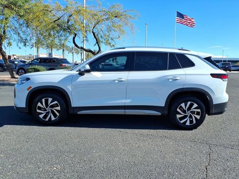 Certified 2025 Volkswagen Tiguan S image 3