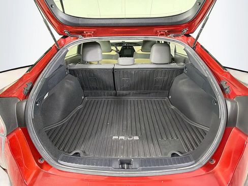 Used 2018 Toyota Prius Three w/ Advanced Technology Package image 27
