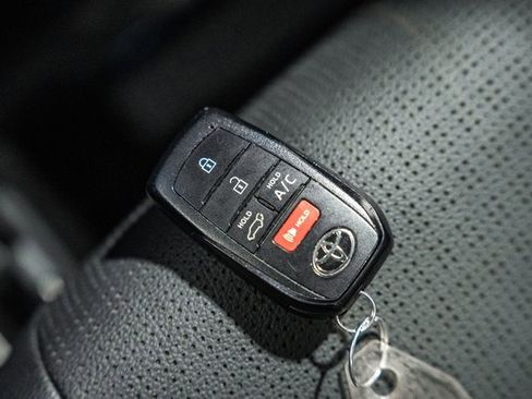 Used 2023 Toyota bZ4X Limited image 41