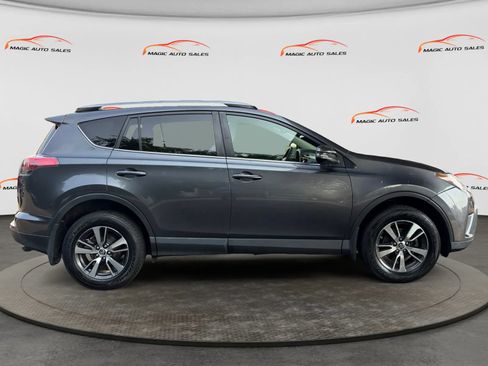 Used 2018 Toyota RAV4 XLE AWD/4WD image 6