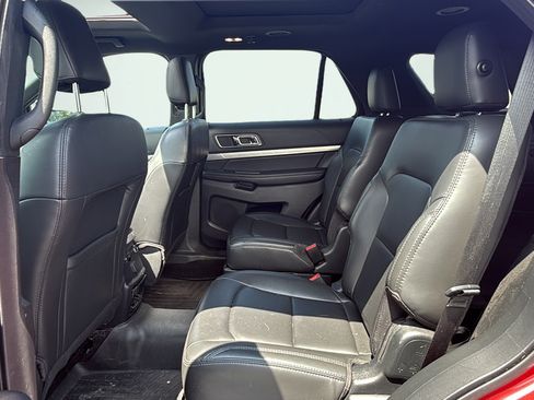 Used 2019 Ford Explorer XLT w/ Equipment Group 202A AWD/4WD image 36