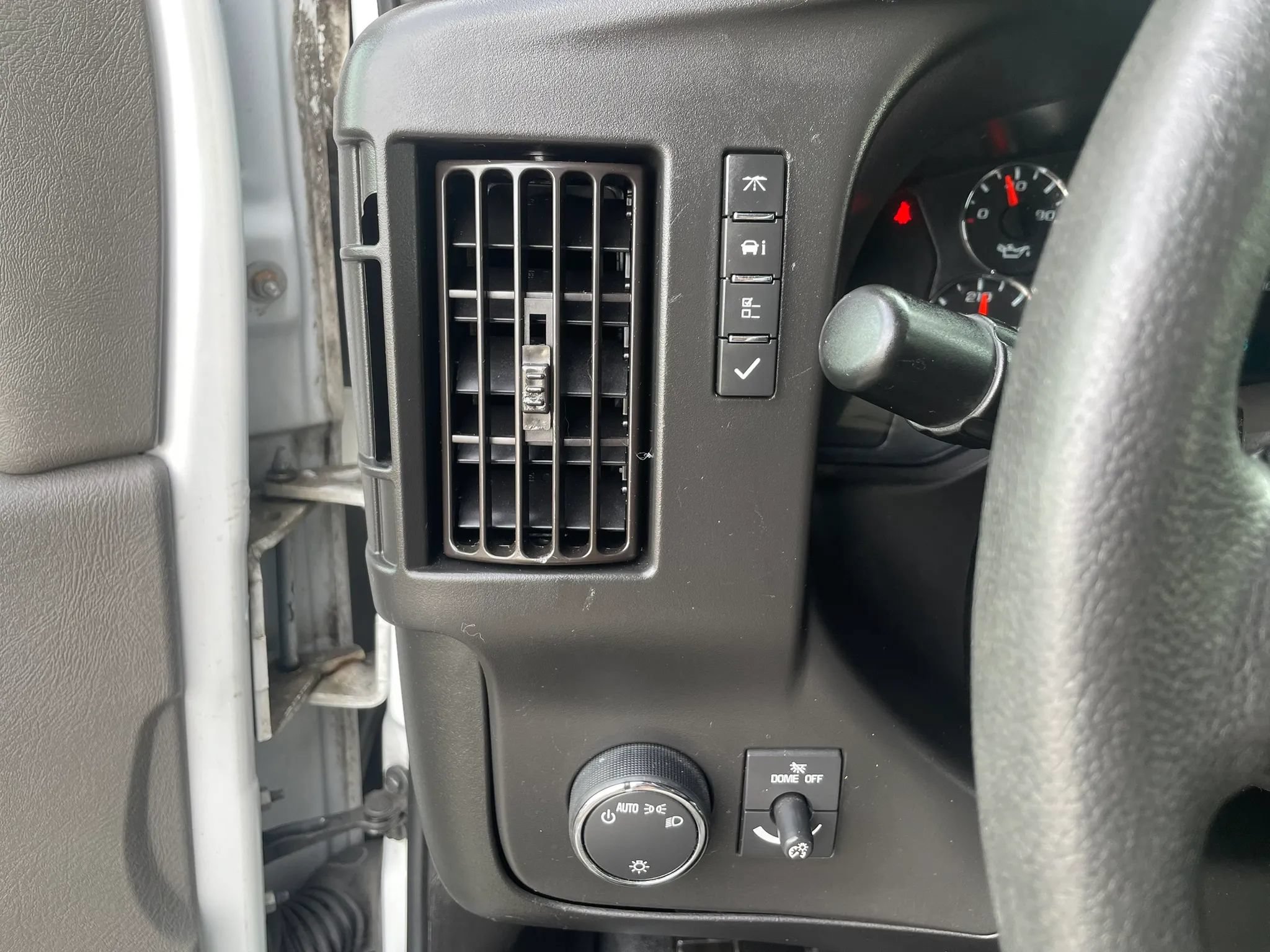 Used 2020 Chevrolet Express 2500 RWD image 18