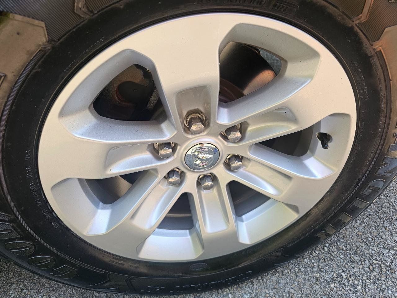 Used 2019 RAM 1500 Laramie AWD/4WD image 14
