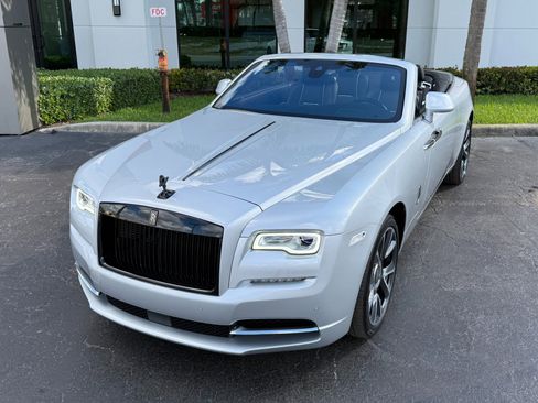 Used 2017 Rolls-Royce Dawn image 11