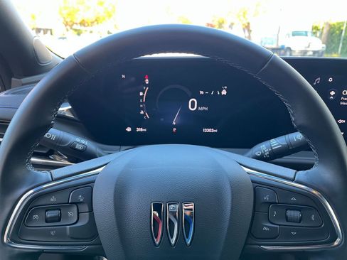 Used 2025 Buick Envista Sport Touring image 25