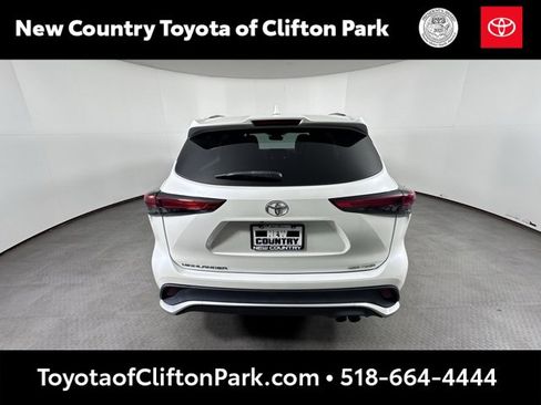 Used 2021 Toyota Highlander XSE image 4