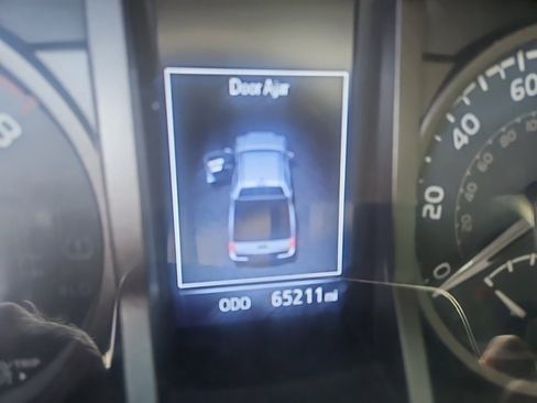 Used 2019 Toyota Tacoma TRD Off-Road w/ TRD Premium Off Road Package image 2