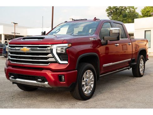Used 2024 Chevrolet Silverado 3500 High Country w/ High Country Premium Package AWD/4WD image 4