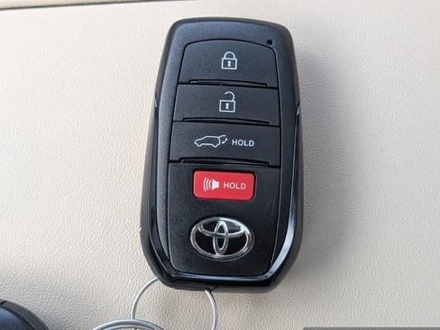 Used 2024 Toyota Highlander Platinum image 33