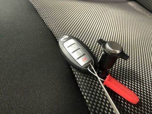 Used 2020 Nissan Pathfinder SV image 29