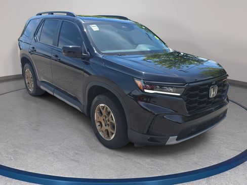 Used 2024 Honda Pilot TrailSport image 3