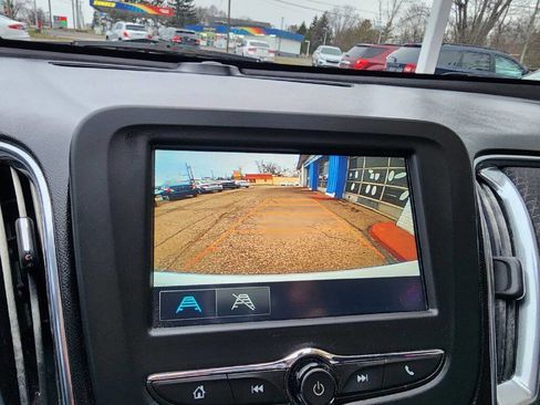 Used 2018 Chevrolet Malibu LT image 17