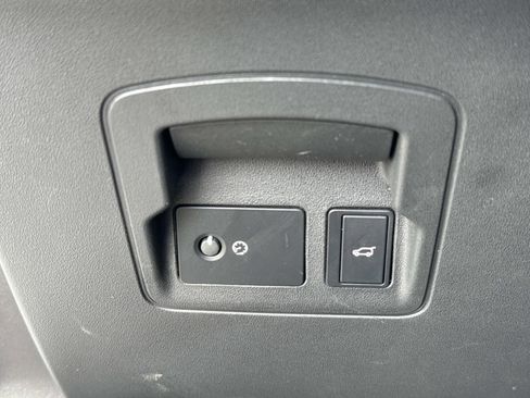 Used 2024 Land Rover Range Rover Velar S image 21