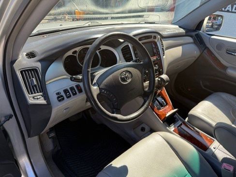 Used 2004 Toyota Highlander Limited image 9
