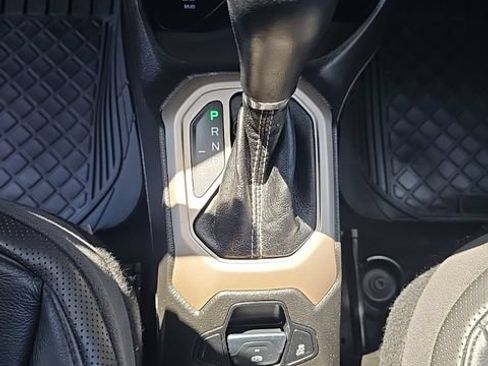 Used 2017 Jeep Renegade Limited AWD/4WD image 19