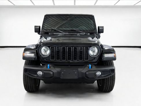 Used 2024 Jeep Wrangler Unlimited AWD/4WD image 2
