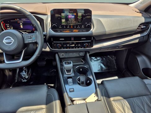 Used 2021 Nissan Rogue Platinum FWD image 16