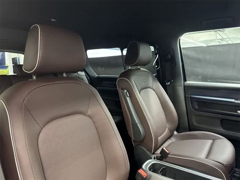 New 2025 Volkswagen ID. Buzz Pro S image 32