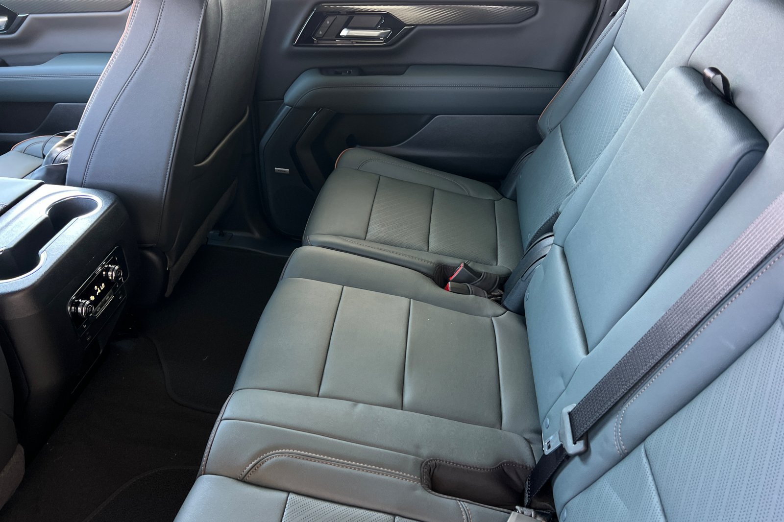 New 2026 GMC Yukon XL AT4 AWD/4WD image 11