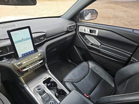 Used 2020 Ford Explorer ST w/ Premium Technology Package image 27