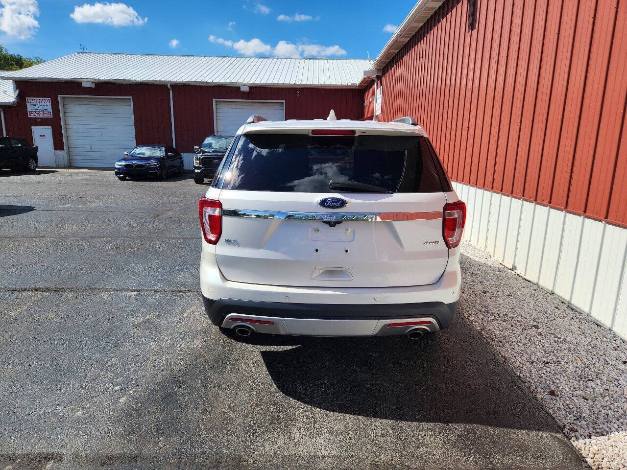 Used 2017 Ford Explorer XLT w/ Equipment Group 201A AWD/4WD image 7