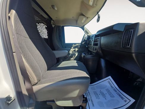 Used 2024 Chevrolet Express 2500 w/ Driver Convenience Package RWD image 15
