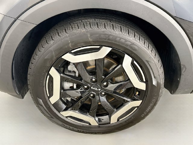 Used 2025 Kia Telluride S FWD image 37