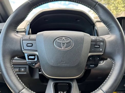 Used 2025 Toyota Camry SE FWD image 22