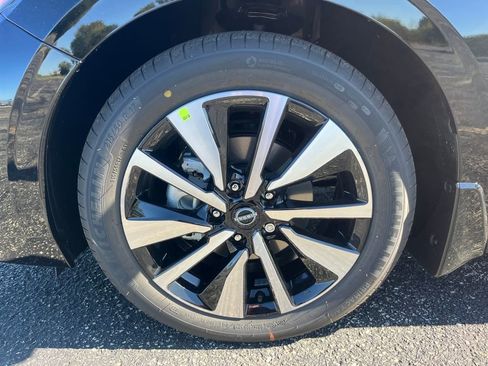 New 2025 Nissan Sentra SV w/ SV Premium Package image 9