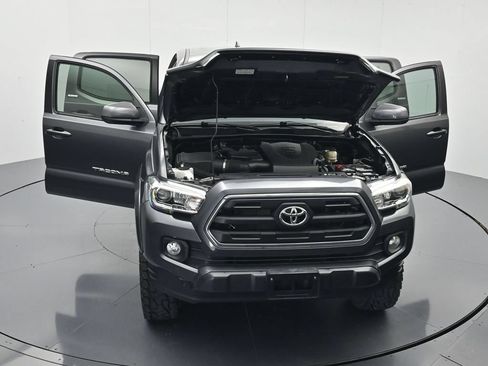 Used 2017 Toyota Tacoma SR5 w/ Tow Package RWD image 43