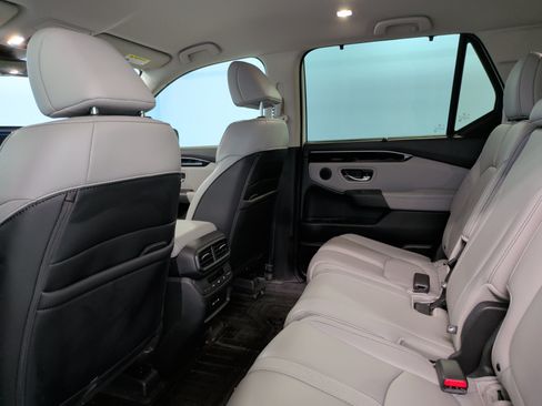 Used 2025 Honda Pilot EX-L image 28