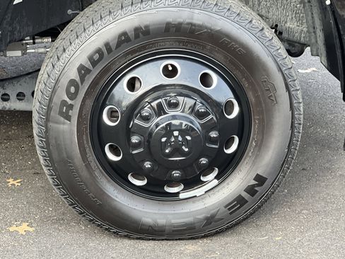 Used 2023 RAM 3500 Limited image 13