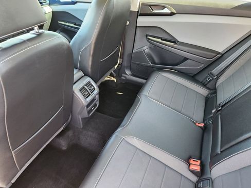 Certified 2023 Volkswagen Taos SE w/ Panoramic Sunroof Package AWD/4WD image 25