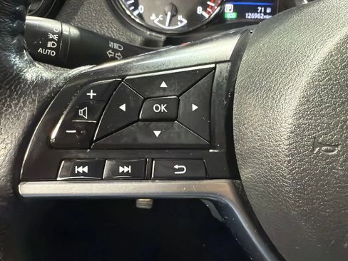 Used 2019 Nissan Rogue SV AWD/4WD image 12