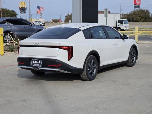 New 2026 Kia K4 LXS image 3