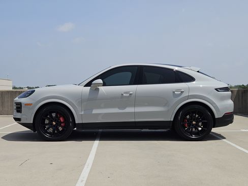 Certified 2026 Porsche Cayenne S AWD/4WD image 2