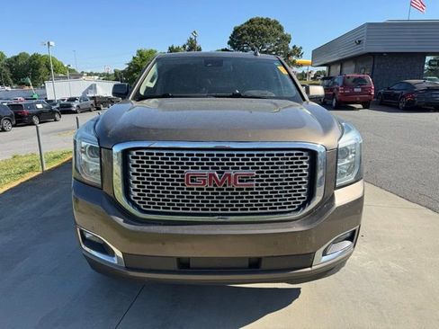 Used 2016 GMC Yukon XL SLT w/ Open Road Package AWD/4WD image 3