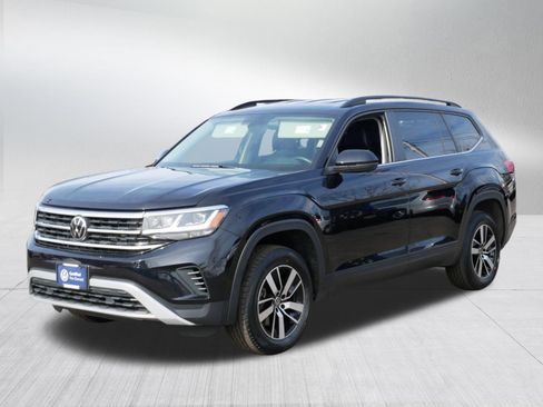 Certified 2023 Volkswagen Atlas SE image 3