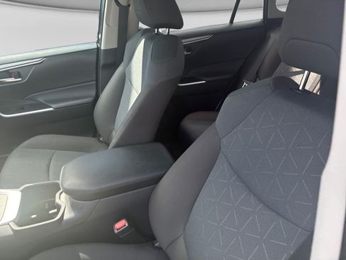 Used 2025 Toyota RAV4 XLE AWD/4WD image 9