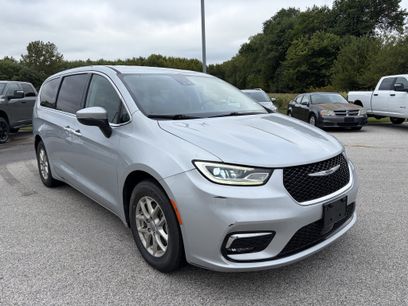 Used 2023 Chrysler Pacifica Touring-L