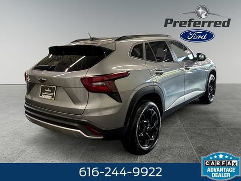 Used 2024 Chevrolet Trax LT w/ Driver Confidence Package FWD image 16